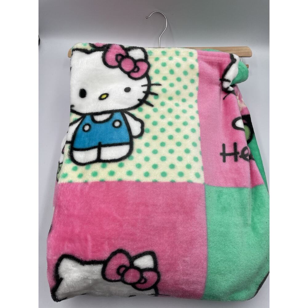 New Hello Kitty Pink & Green Apples Silk Touch Plush Blanket 50x70 RARE